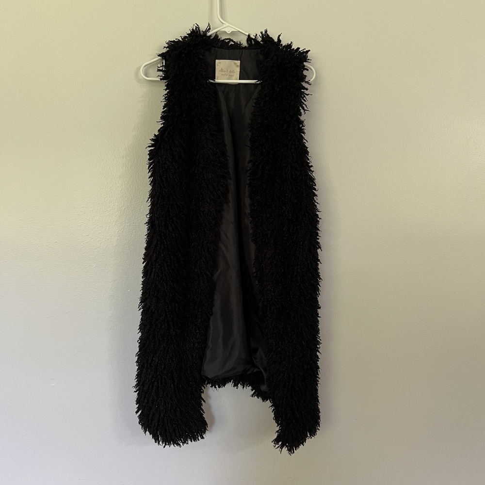 Altar'd State Vest SM Black Shaggy Faux Fur Layering Pockets Cozy Boho Pockets - Picture 1 of 3